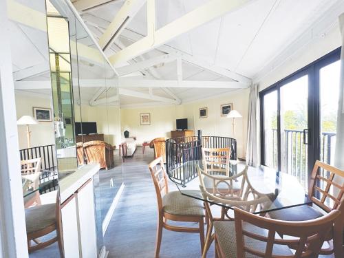 Coco Plum Beach & Tennis Club & Marina