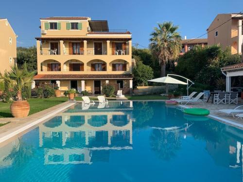 Villa Eleni Corfu 10 bedroom Seaview Villa with private pool - Location, gîte - Akharavi