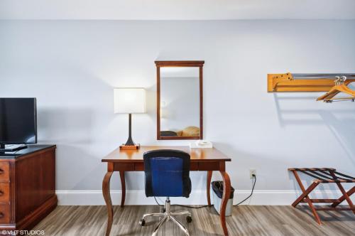 Hometown Inn - image 10