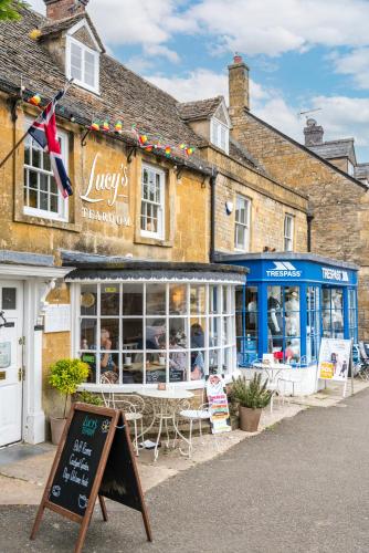 Luxe Contemporary Cotswold Pad - Heart of Stow