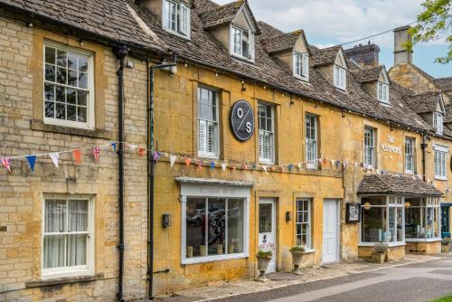 Luxe Contemporary Cotswold Pad - Heart of Stow