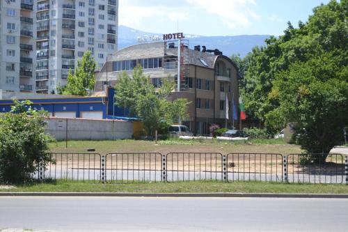 Elate Plaza Hotel - image 6