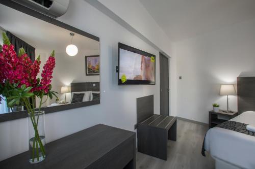 Blazer Residence - image 11
