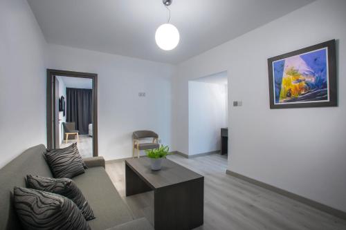 Blazer Residence - image 3