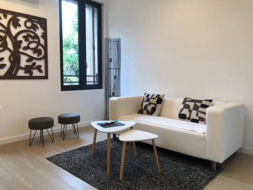 Cote Jardin est un spacieux et lumineux T3, entierement renove, a 2 pas de l'Herault et a 10min du b near Aux bons petits plats