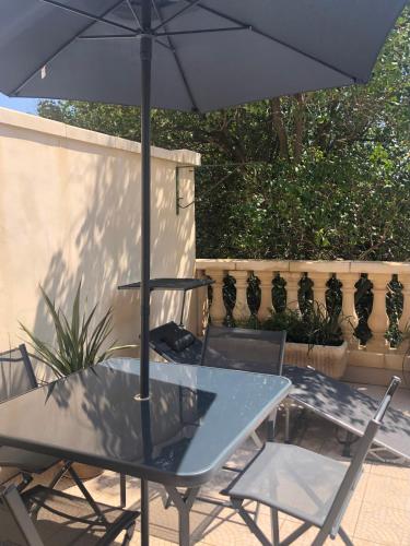 Balcony/terrace, Cote Jardin est un spacieux et lumineux T3, entierement renove, a 2 pas de l'Herault et a 10min du b near Aux bons petits plats