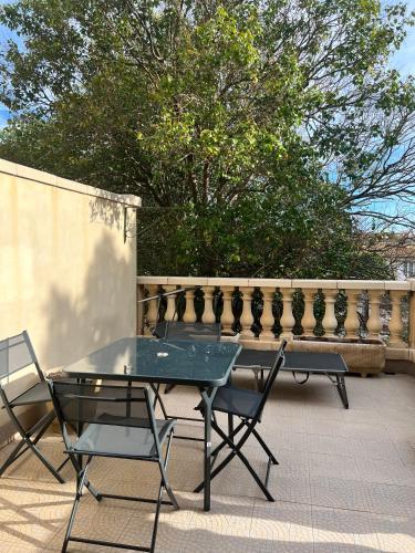 Balcony/terrace, Cote Jardin est un spacieux et lumineux T3, entierement renove, a 2 pas de l'Herault et a 10min du b near Aux bons petits plats
