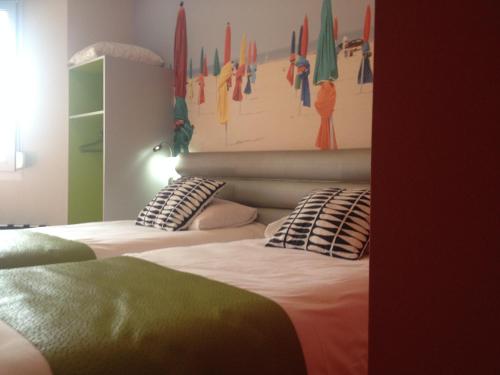 2 twin beds