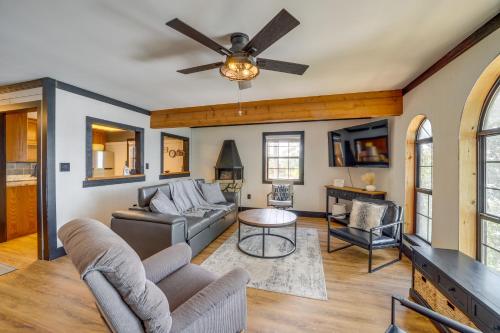 Lakefront Grove Retreat Private Boat Slip and Dock!