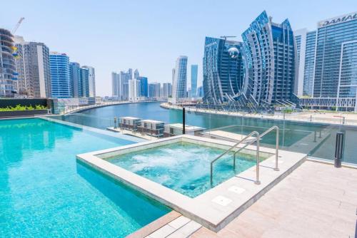 Iconic !Luxurious 1 Bed Apartment!, Dubai