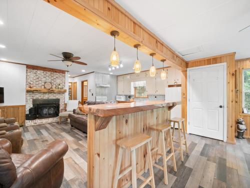 Gingercake Mtn Cottage At Linville Gorge - Wood Burning Fireplace in Linville Falls, USA