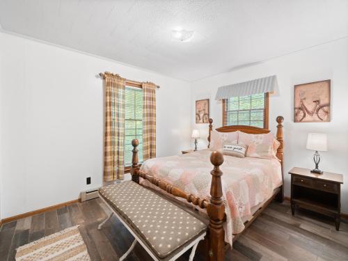 Gingercake Mtn Cottage At Linville Gorge - Wood Burning Fireplace in Linville Falls, USA