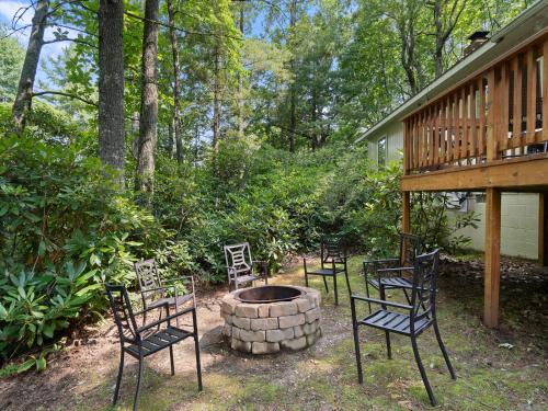 Gingercake Mtn Cottage At Linville Gorge - Wood Burning Fireplace