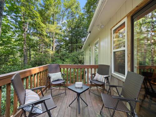 Gingercake Mtn Cottage At Linville Gorge - Wood Burning Fireplace