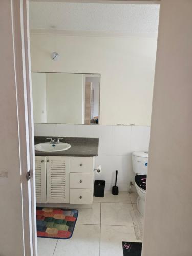 Fürdőszoba, JA-Spain Retreat in Spanish Town