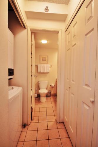 Studio Apartment image 10