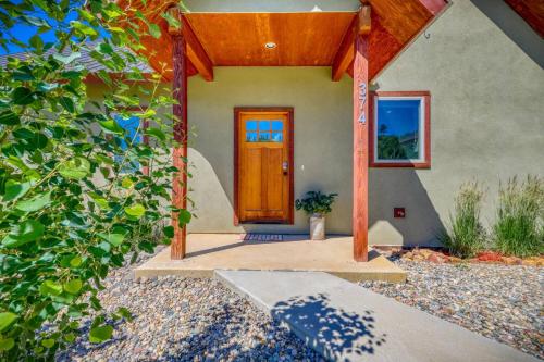 374 Hills Circle in Nutria, USA