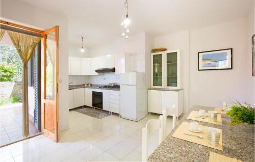 Cozy Home In Nicotera Marina With Kitchen