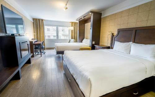 2 queen beds