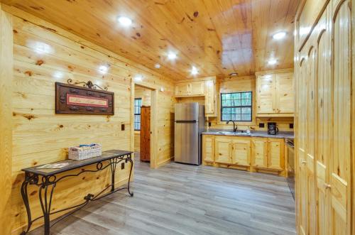 Crystal Springs Cabin, 4 Mi to Calling Panther! in Hazlehurst (MS)