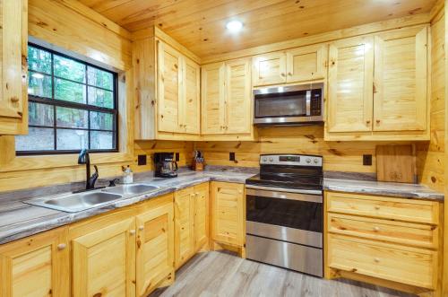 Crystal Springs Cabin, 4 Mi to Calling Panther! in Hazlehurst (MS)