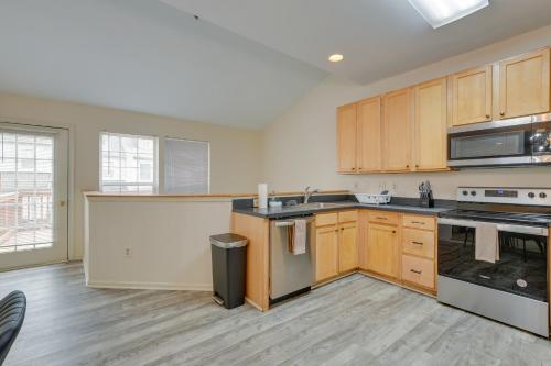 Owings Mills Townhouse 8 Mi to Liberty Reservoir! in โอวิงส์ มิลส์ (MD)