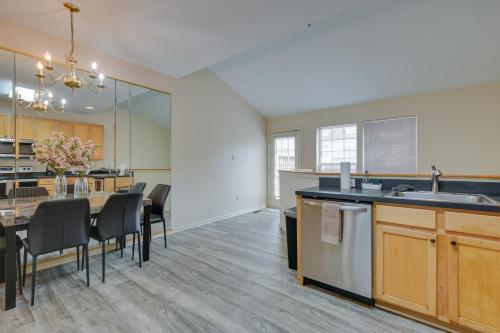 Owings Mills Townhouse 8 Mi to Liberty Reservoir! in โอวิงส์ มิลส์ (MD)