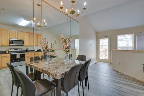 Owings Mills Townhouse 8 Mi to Liberty Reservoir! in โอวิงส์ มิลส์ (MD)