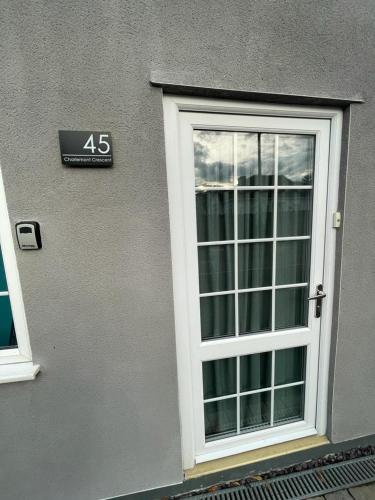 Homestay 1bedroom in family home with small wet room and own entrance photo