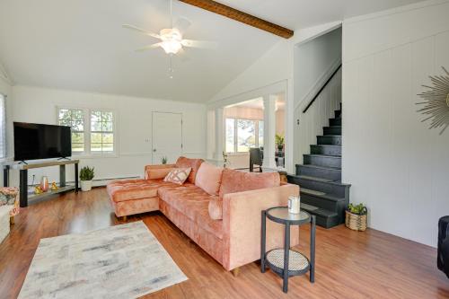 Stunning Au Gres Retreat with Grill Less Than 1 Mi to Marina in Au Gres, USA