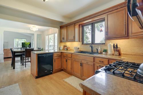 Stunning Au Gres Retreat with Grill Less Than 1 Mi to Marina in Au Gres, USA