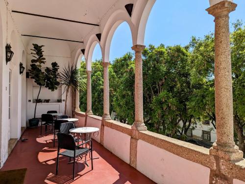 陽台/露台, 索拉蒙發林姆酒店 (Hotel Solar de Monfalim) in 埃武拉市中心