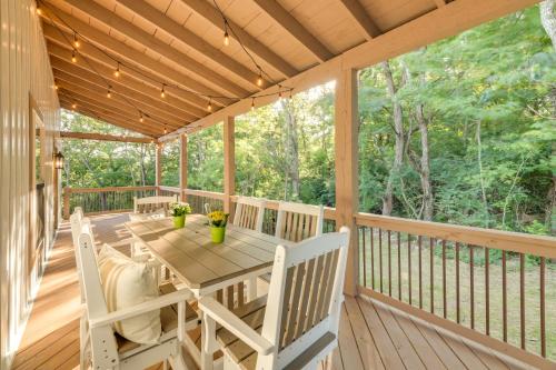 Serene Kentucky Cabin with Fireplace and Fire Pit! in Williamstown, USA
