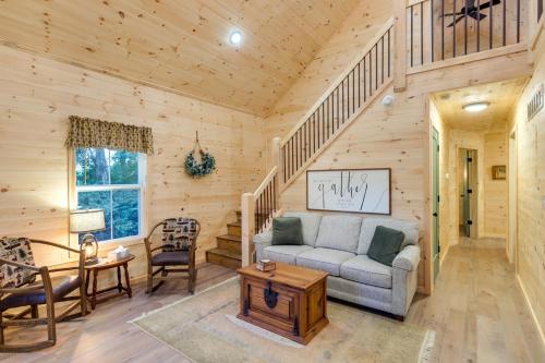 Serene Kentucky Cabin with Fireplace and Fire Pit! in Williamstown, USA