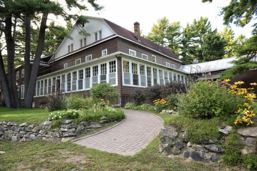 Bejárat, Pine Lodge in Bristol (QC)
