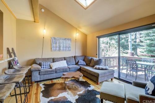 Bayshore - Spacious condo within walking distance to all Big Bear has to offer!