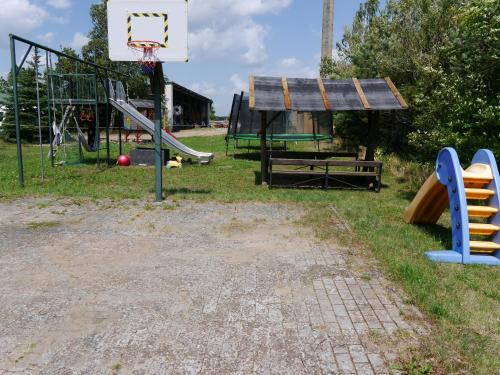 Ferienwohnung mit eigenem Garten - Viele Badeseen und 10 Minuten von Templin