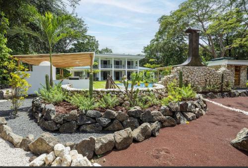 Villa Harmonia Pool and BBQ Steps to Beach in Potrero