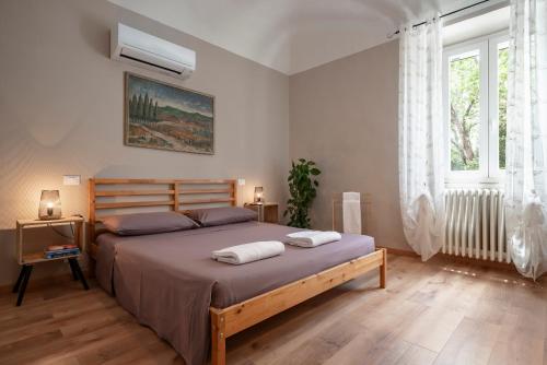 1 queen bed, 1 twin bed