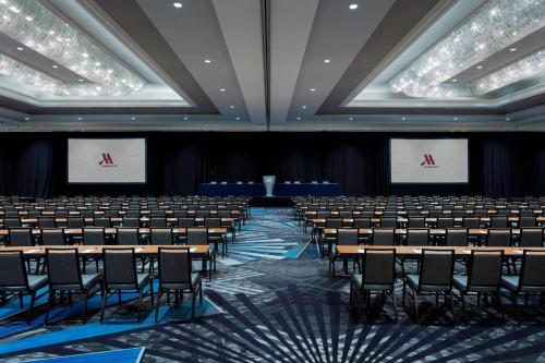 Crystal Gateway Marriott - image 2