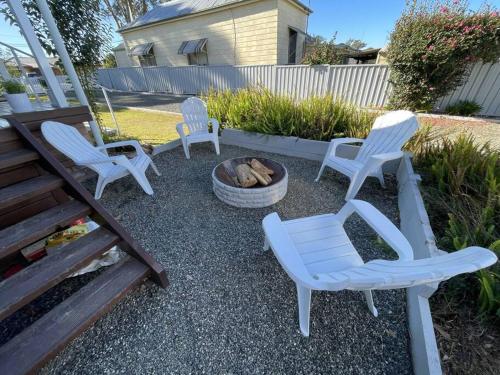 Hamptons House on Hunter with fire pit