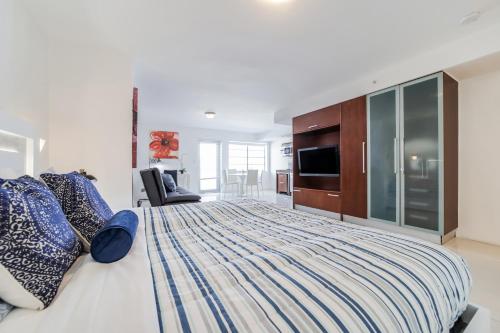 Strand Ocean Drive Suites - image 10