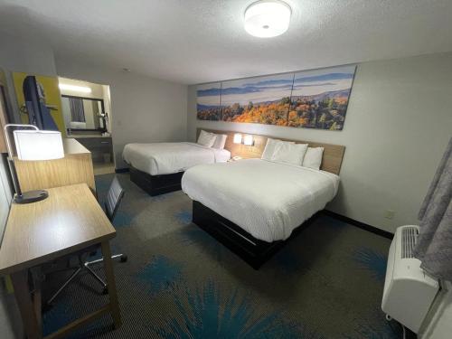 Days Inn by Wyndham Savannah - image 2