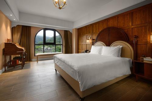Grasse Grace Manor