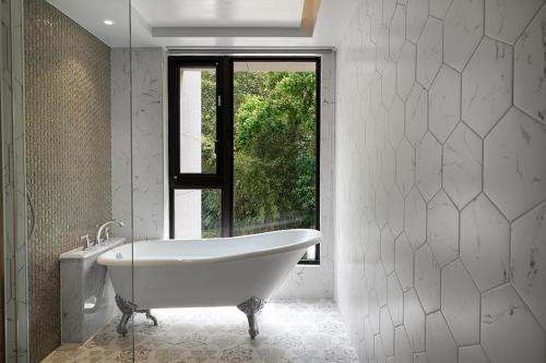 Grasse Grace Manor