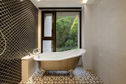 Grasse Grace Manor