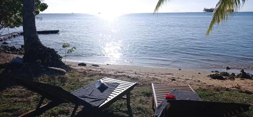 . RAIATEA - The BEACH HOUSE - plage sur le lagon !