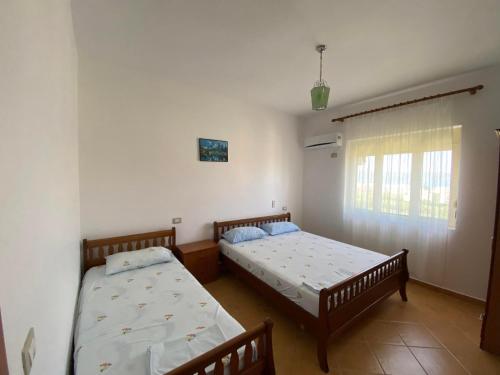1 king bed, 2 twin beds, 1 sofa bed