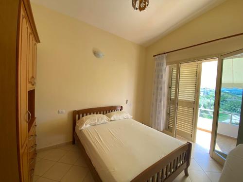 2 bedrooms, 5 beds
