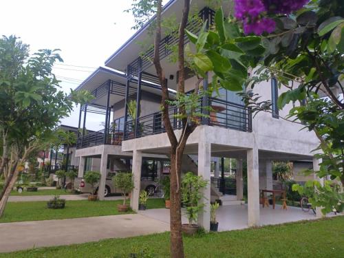 ウタイターニー บ้านแม่อุทัยธานี Baanmae Uthaithani 3つ星 ホテル プール